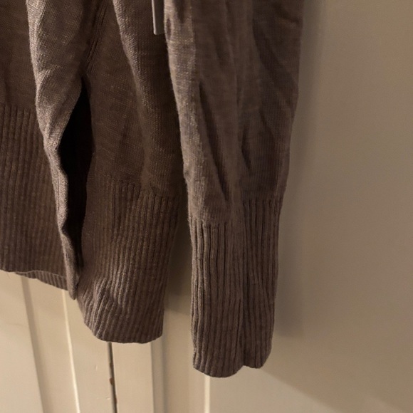 Chelsea28 Tan V-Neck Sweater Layers Fall/Winter Coastal Grandma Minimalist Sz S - Picture 4 of 6